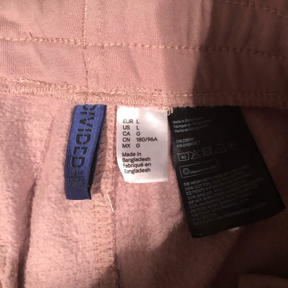 Large divided H&M sweatpants